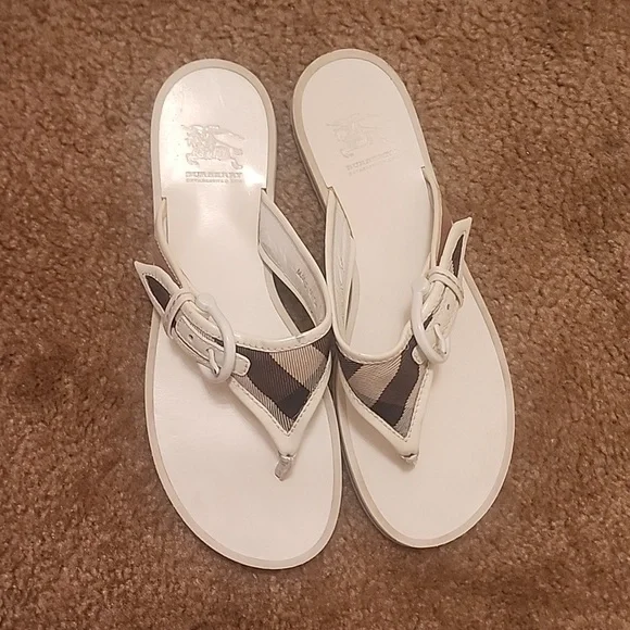 Burberry Classic Sandals - Picture 15 of 16